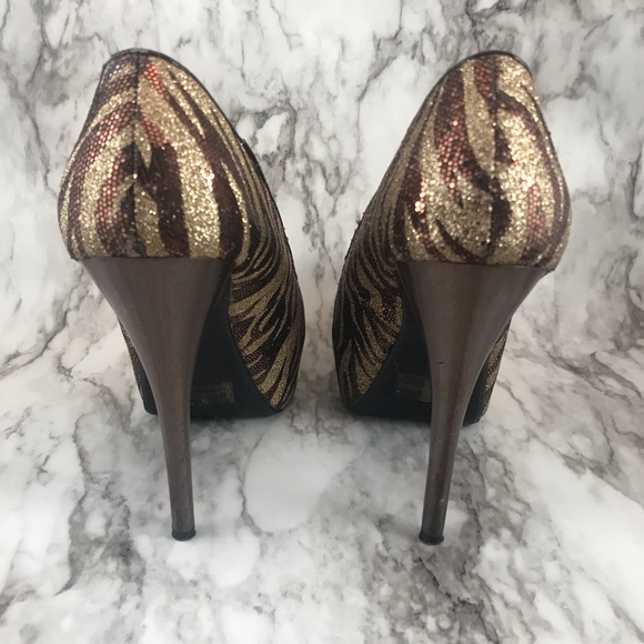 Qupid Glitter Tiger Print Closed Toe Heel - Picture 5 of 7